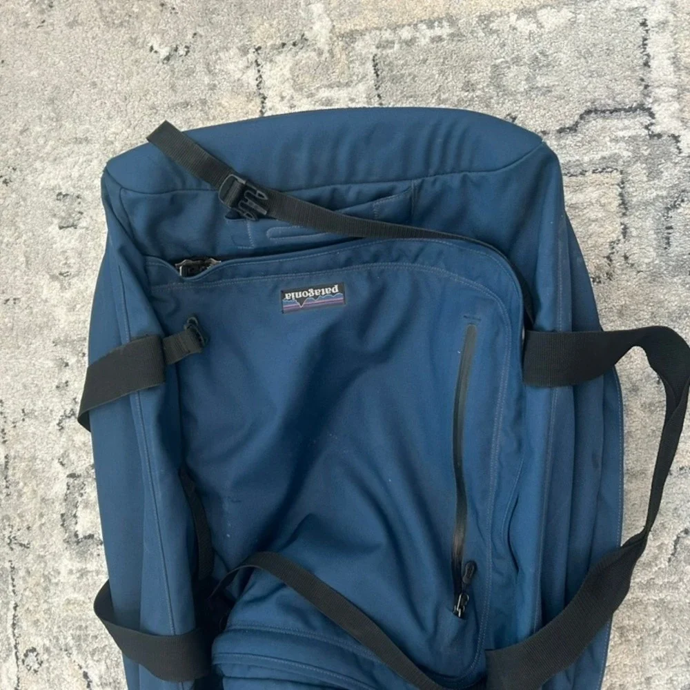Patagonia Black Hole Wheeled Duffel Bag Navy Blue Rolling Travel Luggage 100L